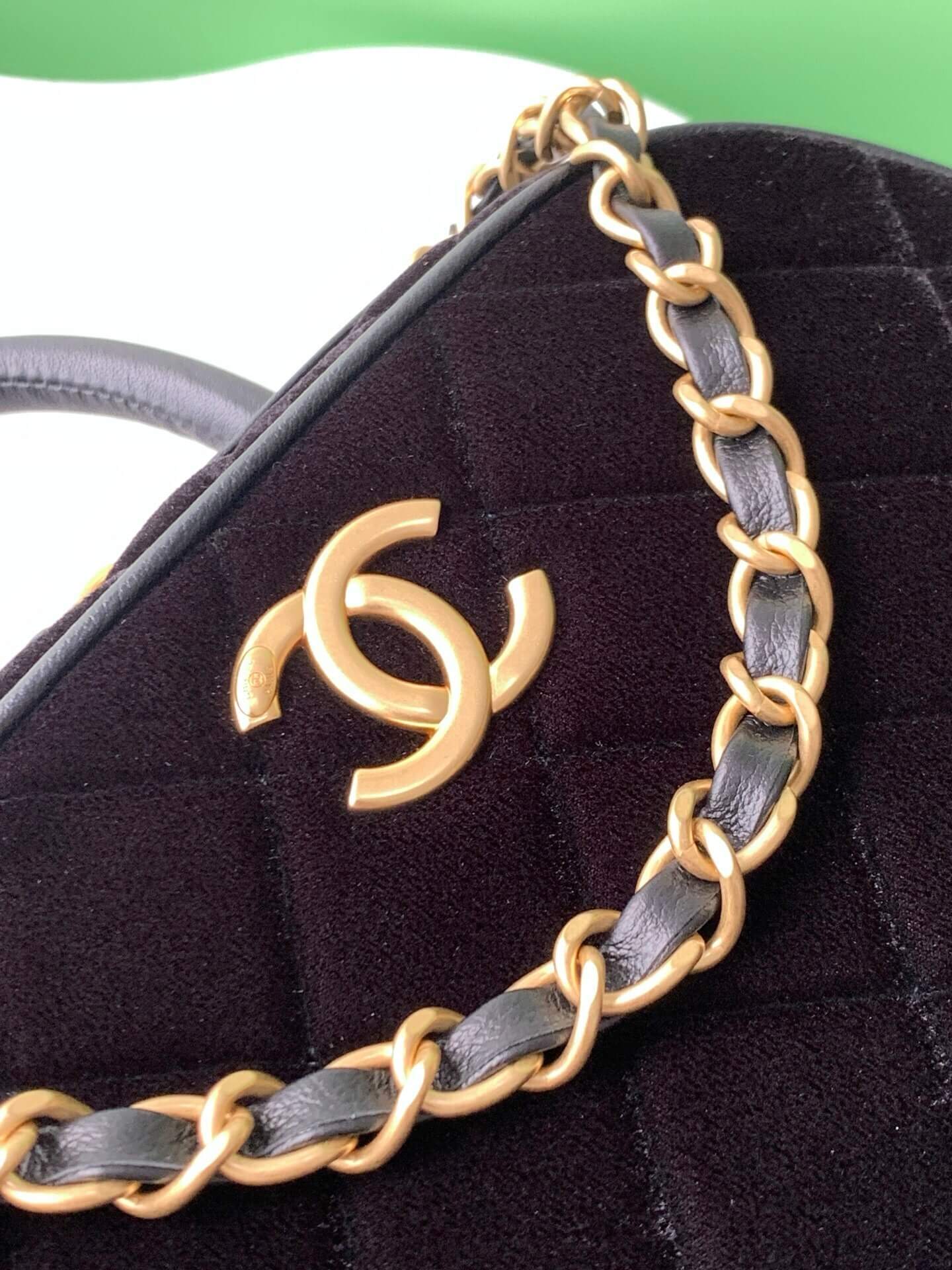 Chanel Mini Bowling quilted Velvet Calfskin Leather Shoulder Crossbody Handbag - Image 32