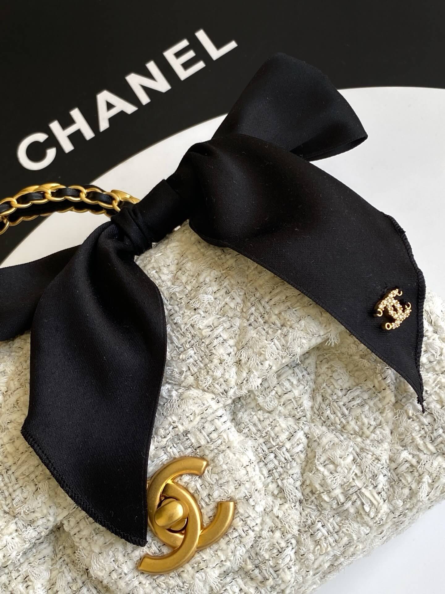 Chanel Mini Flap Crosbbody Shoulder Bag with Top Handle Tweed, Silk & Gold-Tone Metal White & Black - Image 7