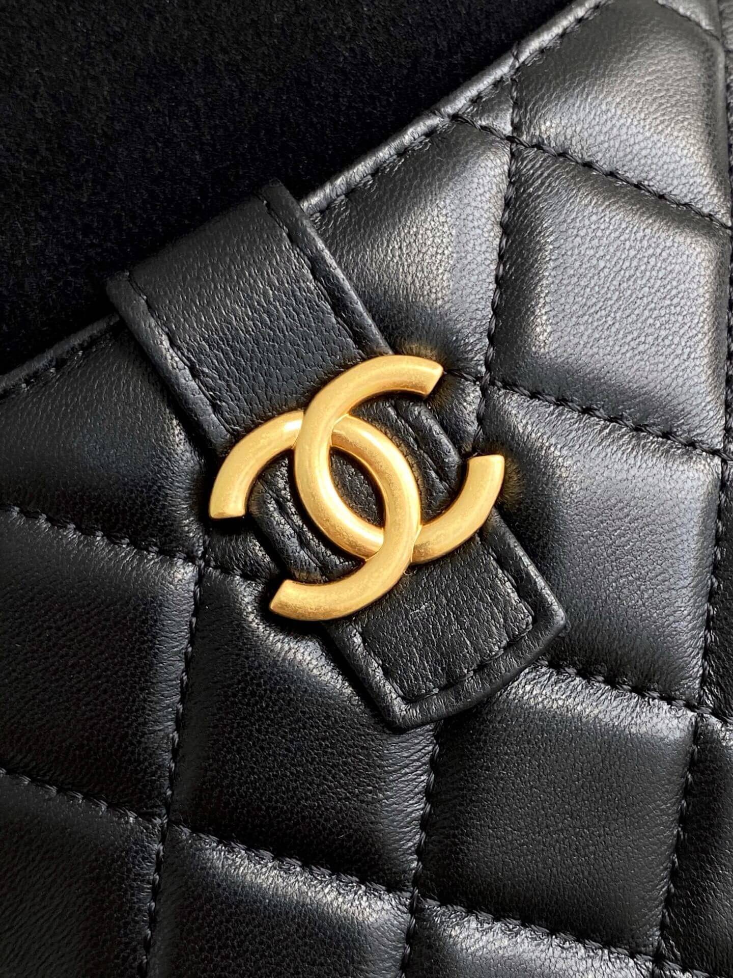 Chanel Mini Top Handle Clutch with Chain Suede Calfskin & Shiny Lambskin / Caviar Leather Shoulder Crossbody Handbag - Image 15