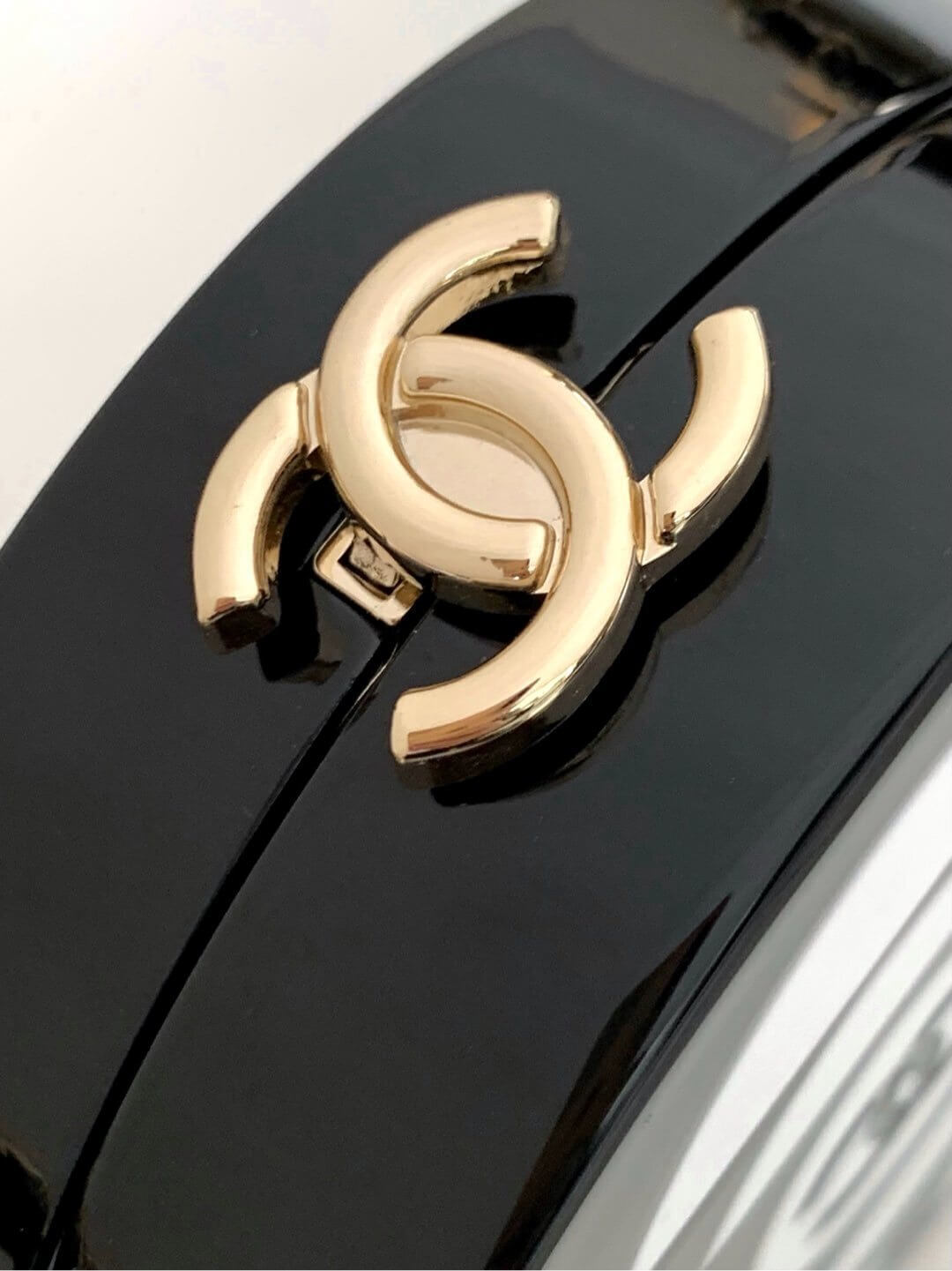 Chanel Resin Plexi CC Round Camellia Minaudiere Clutch Shoulder Crossbody Bag Black/White - Image 5