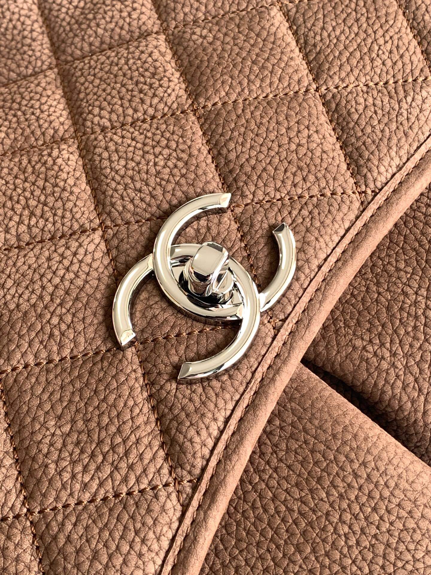 Chanel Single Flap Chain Quilted Nubuck Leather Shoulder Bag - Image 42