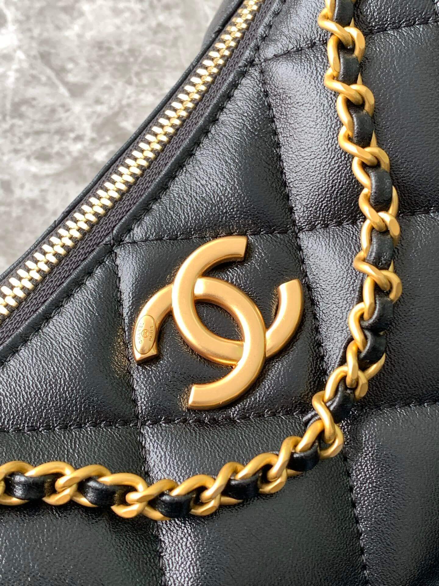 Chanel Small Hobo Quilted Shiny Lambskin Leather Shoulder Bag - Image 5