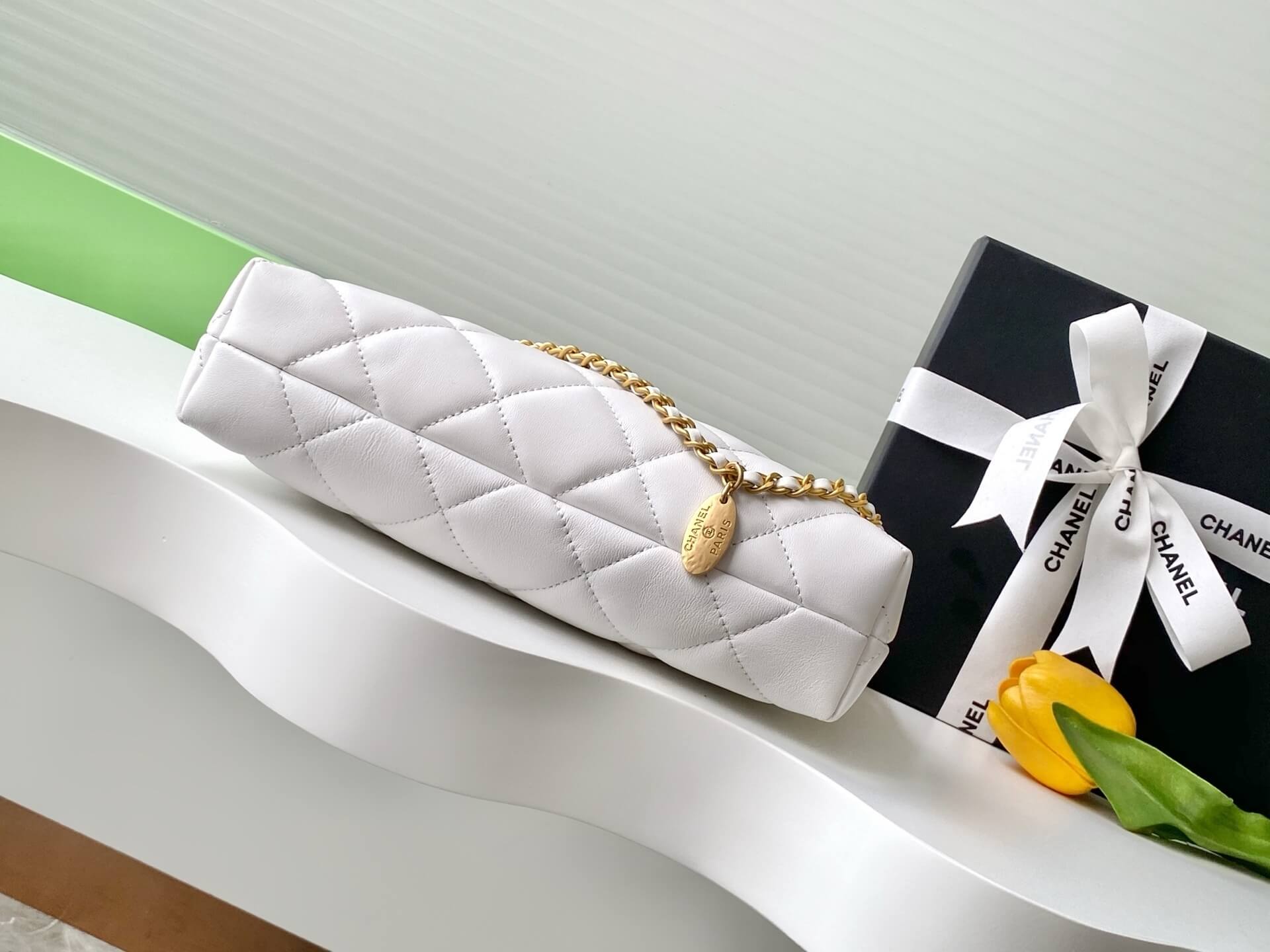 Chanel Small Hobo Quilted Shiny Lambskin Leather Shoulder Bag - Image 18