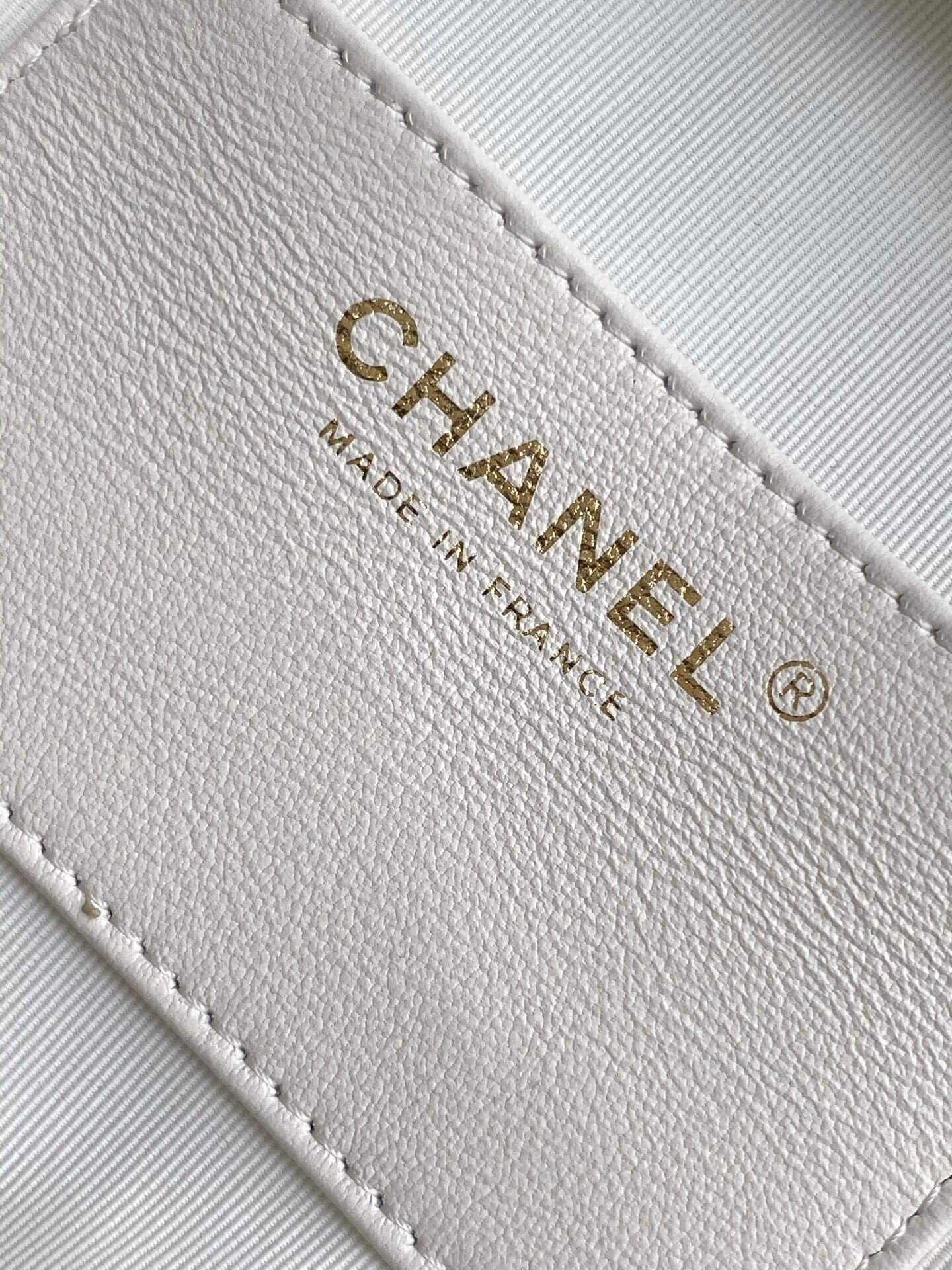 Chanel Small Hobo Quilted Shiny Lambskin Leather Shoulder Bag - Image 13