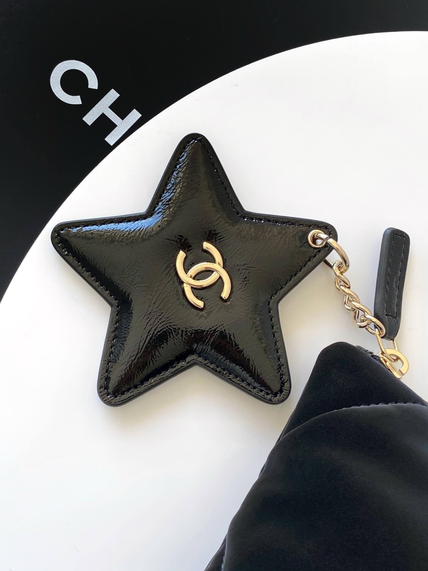 Chanel Small - Medium Zipped Case Velvet-Effect Nylon, Shiny Crumpled Calfskin & Gold-Tone Metal Black - Image 7