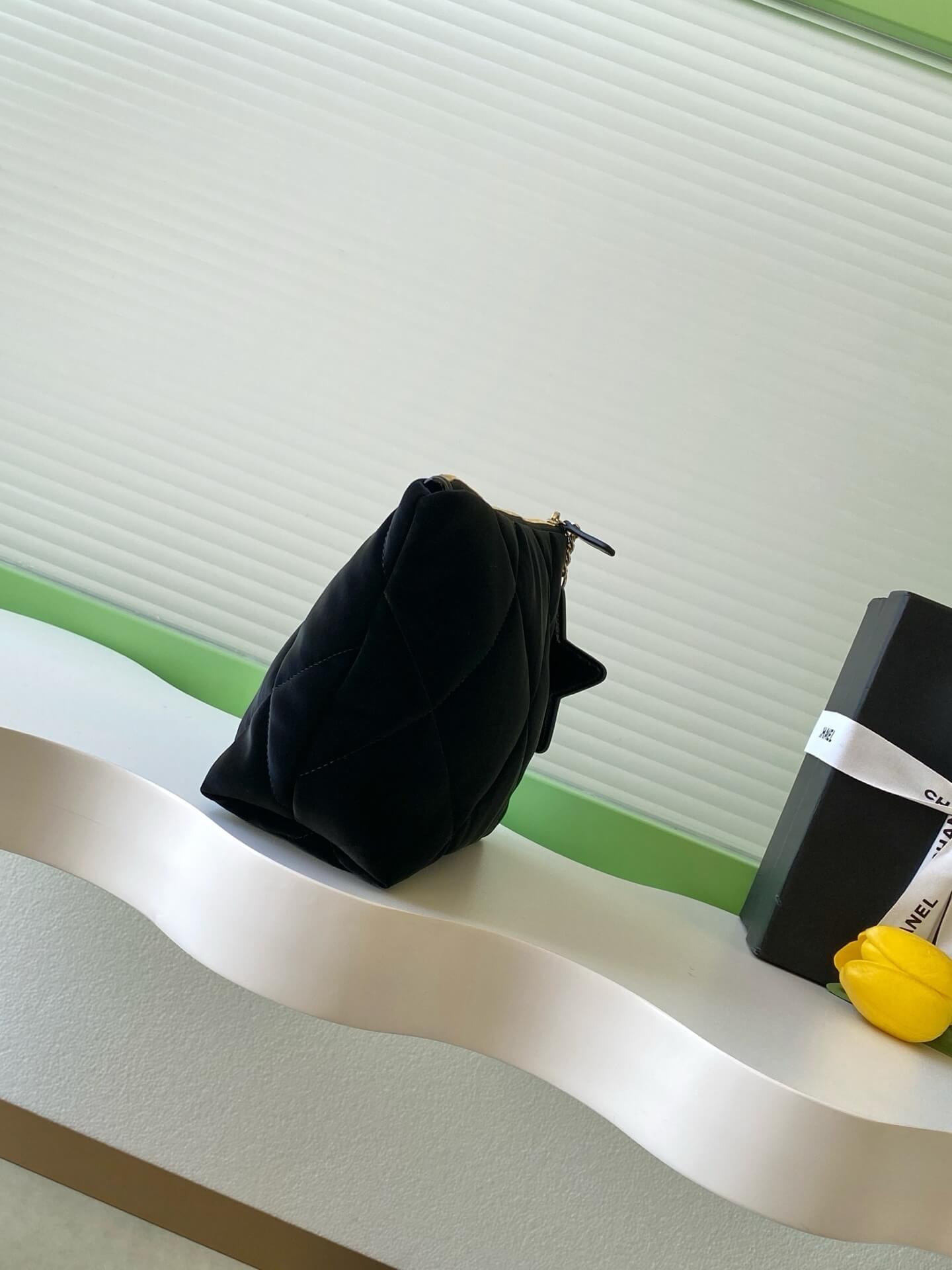 Chanel Small - Medium Zipped Case Velvet-Effect Nylon, Shiny Crumpled Calfskin & Gold-Tone Metal Black - Image 8