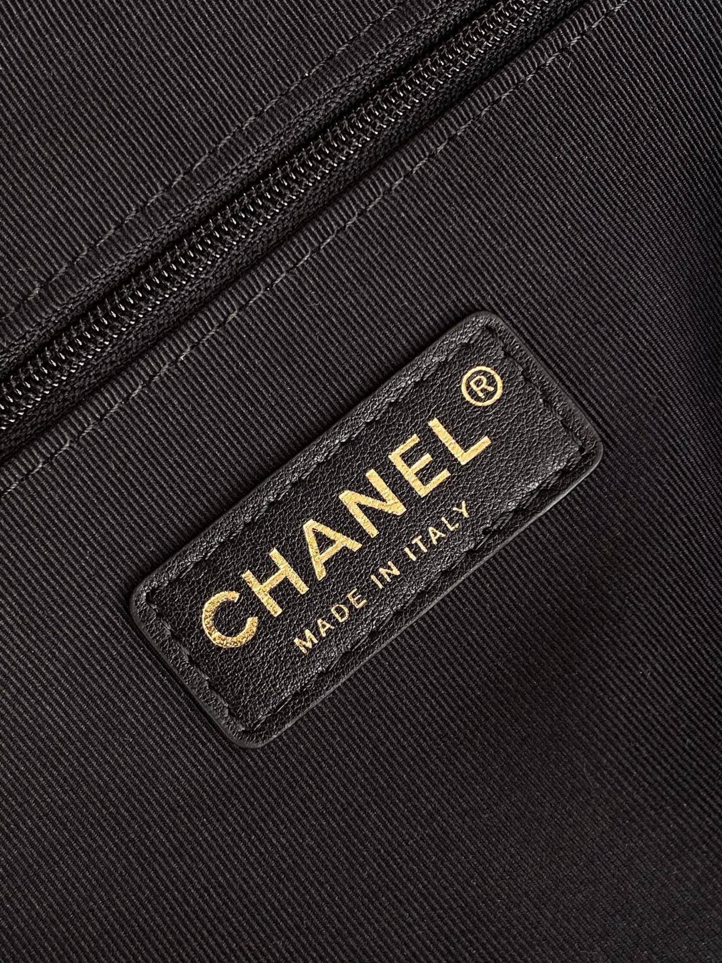 Chanel Two-Tone Shopping Suede Calfskin & Shiny Lambskin Leather Shoulder Handbag - Image 4