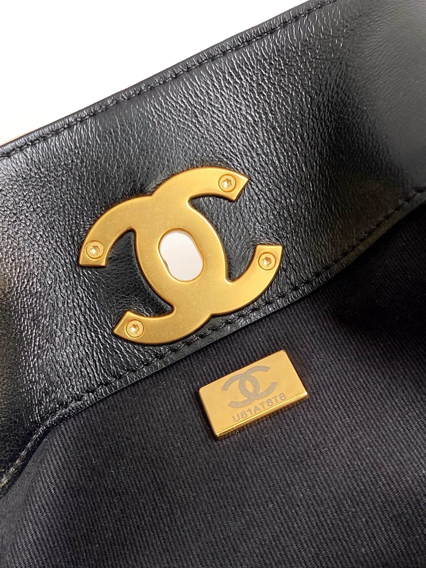 Chanel Two-Tone Shopping Suede Calfskin & Shiny Lambskin Leather Shoulder Handbag - Image 15