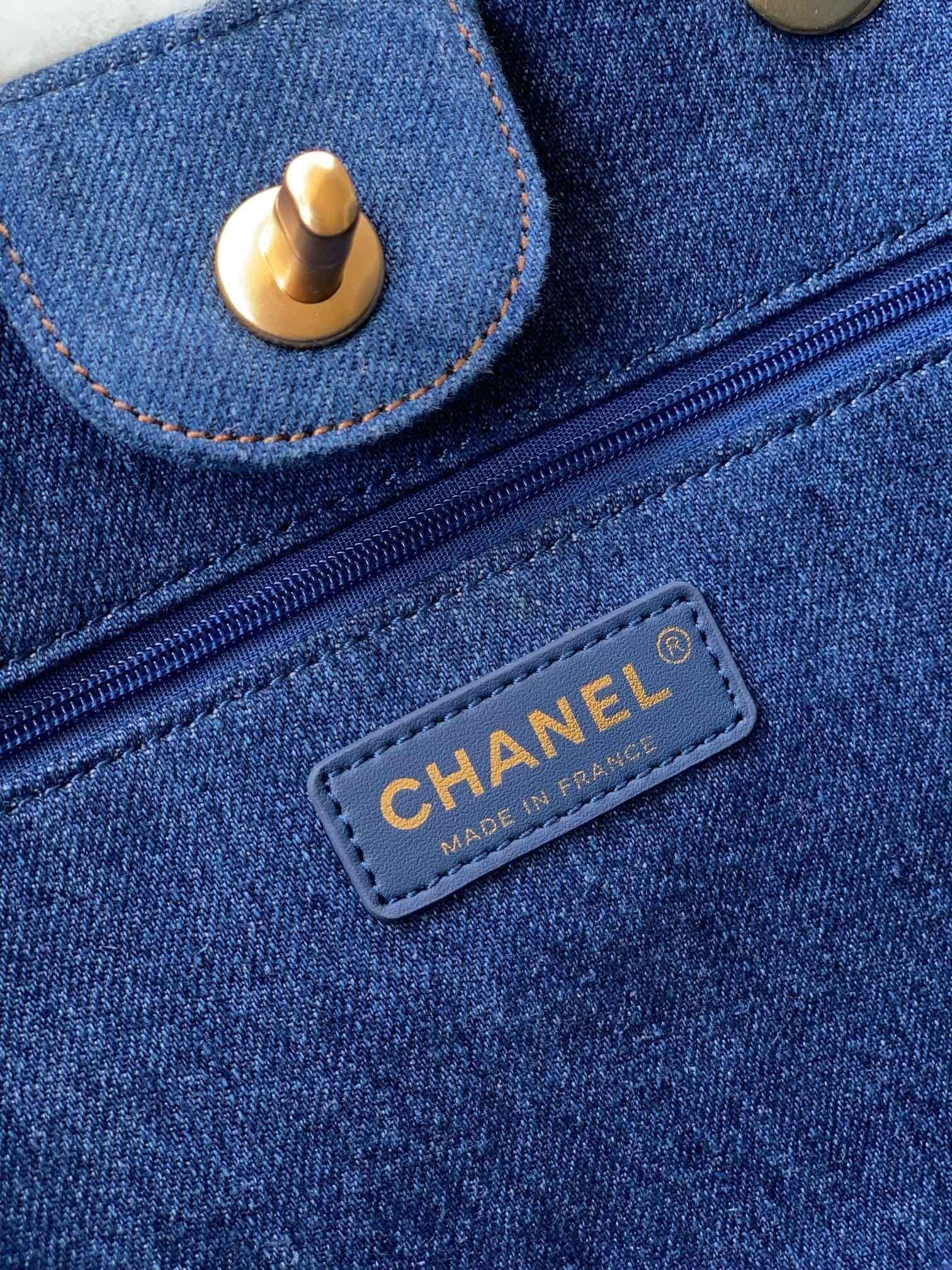 Chanel Wached Denim and Shearling Paris-EgyptTote Shopping Shoulder Handbag Blue - Image 4