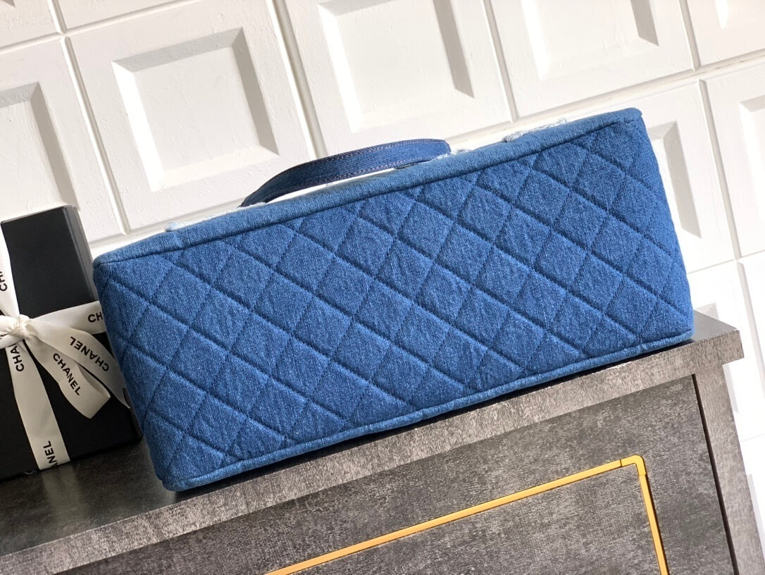 Chanel Wached Denim and Shearling Paris-EgyptTote Shopping Shoulder Handbag Blue - Image 9