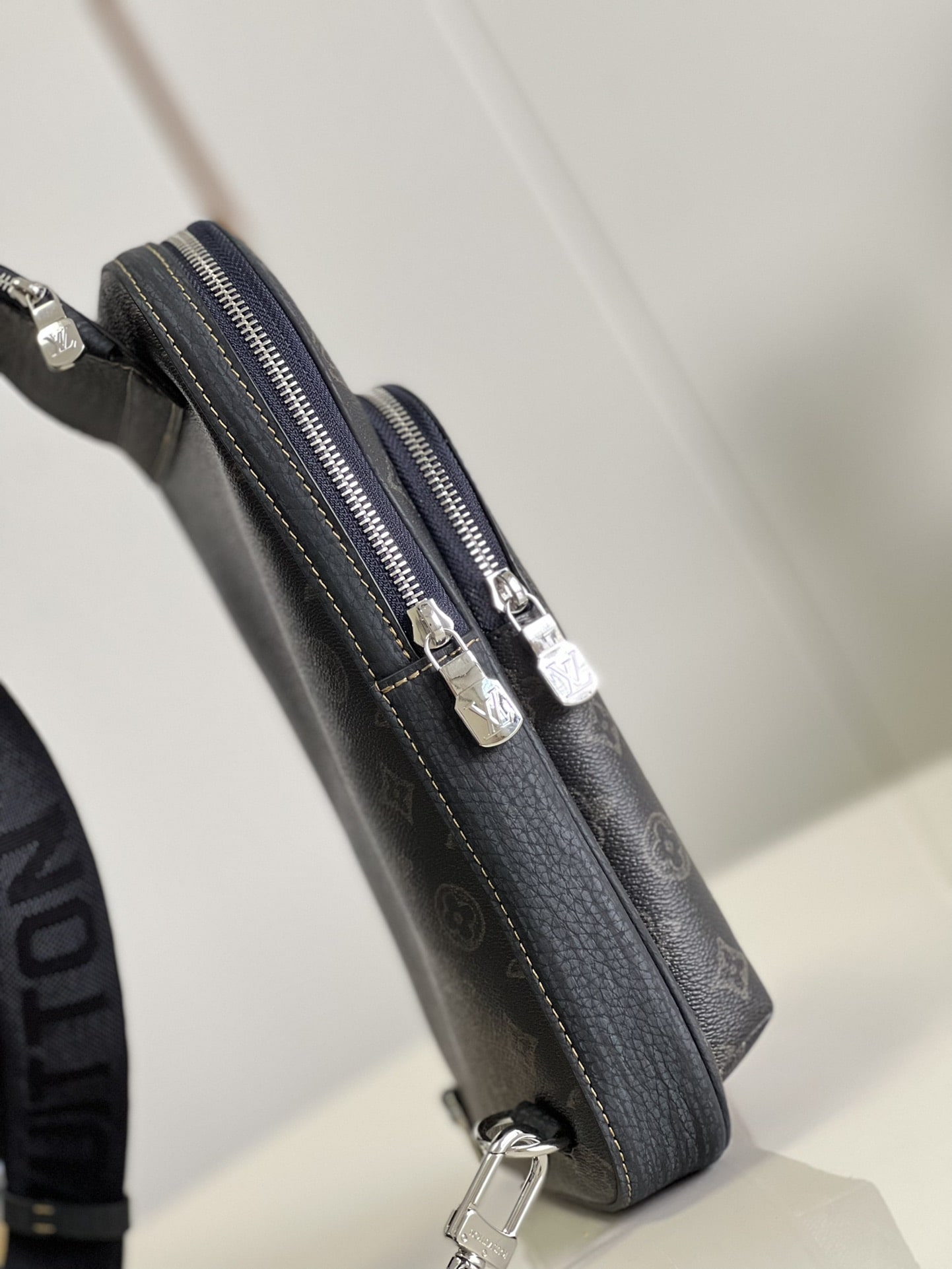 Louis Vuitton LV Avenue Slingbag NM Crossbody Backpack Bag M46344 Dark Green - Image 5