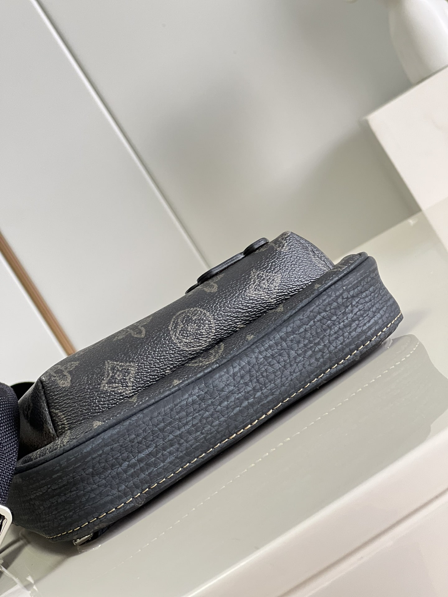 Louis Vuitton LV Avenue Slingbag NM Crossbody Backpack Bag M46344 Dark Green - Image 7