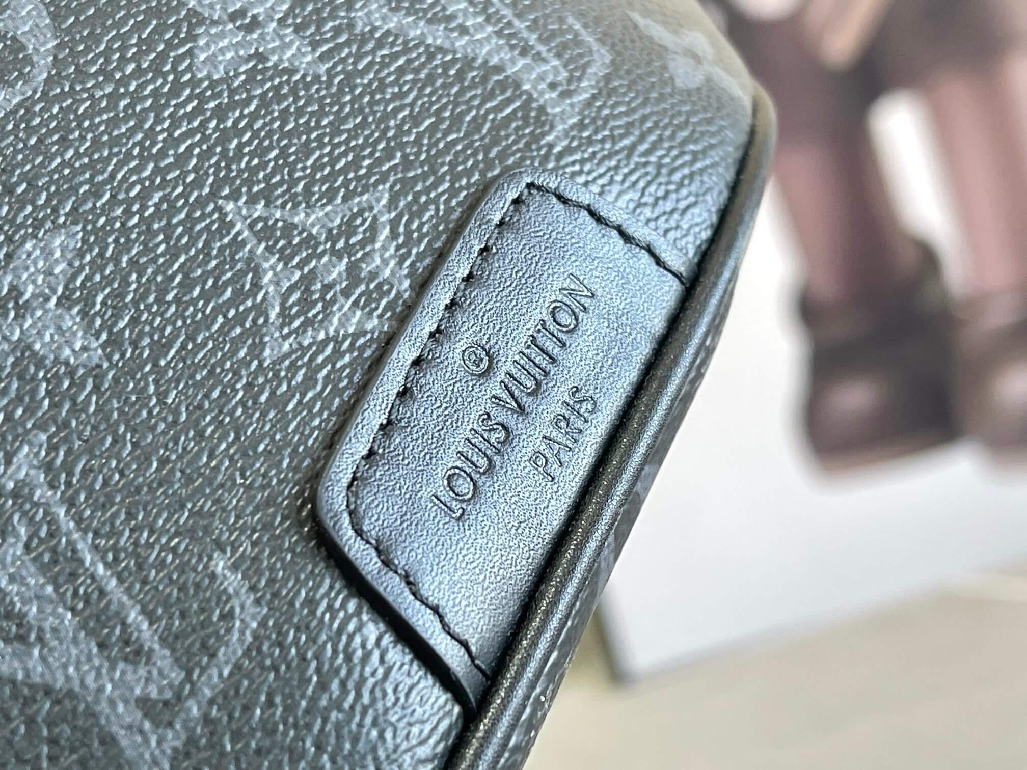 Louis Vuitton LV Monogram Eclipse Canvas Discovery Bumbag Crossbody Bag M46035 Black - Image 6