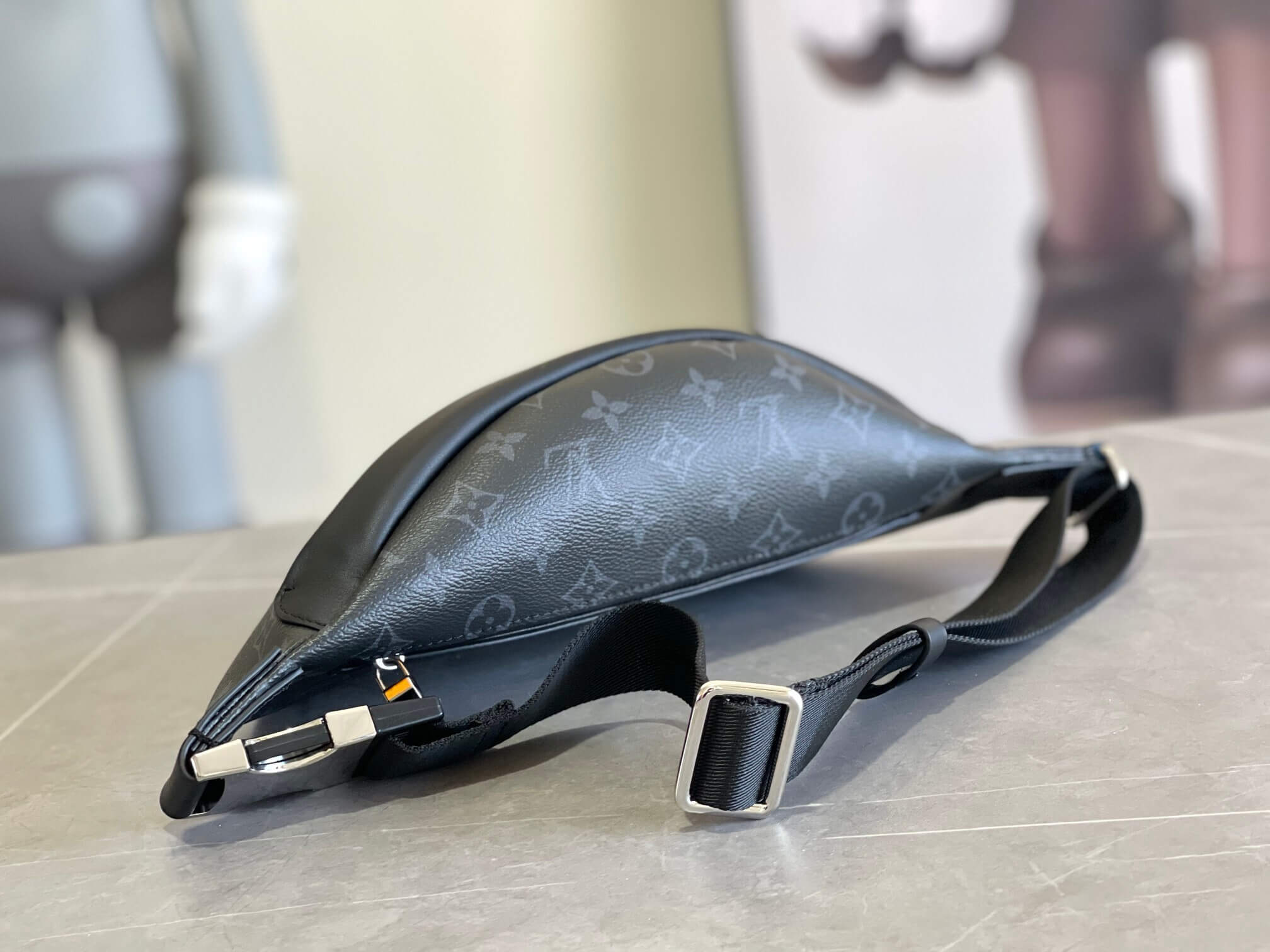 Louis Vuitton LV Monogram Eclipse Canvas Discovery Bumbag Crossbody Bag M46035 Black - Image 3