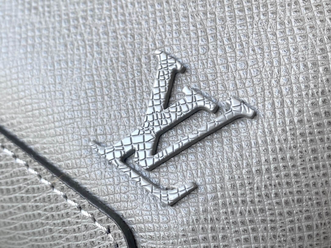 Louis Vuitton LV Taiga leather Avenue Slingbag Crossbody Backpack Bag M30860 Grey - Image 7