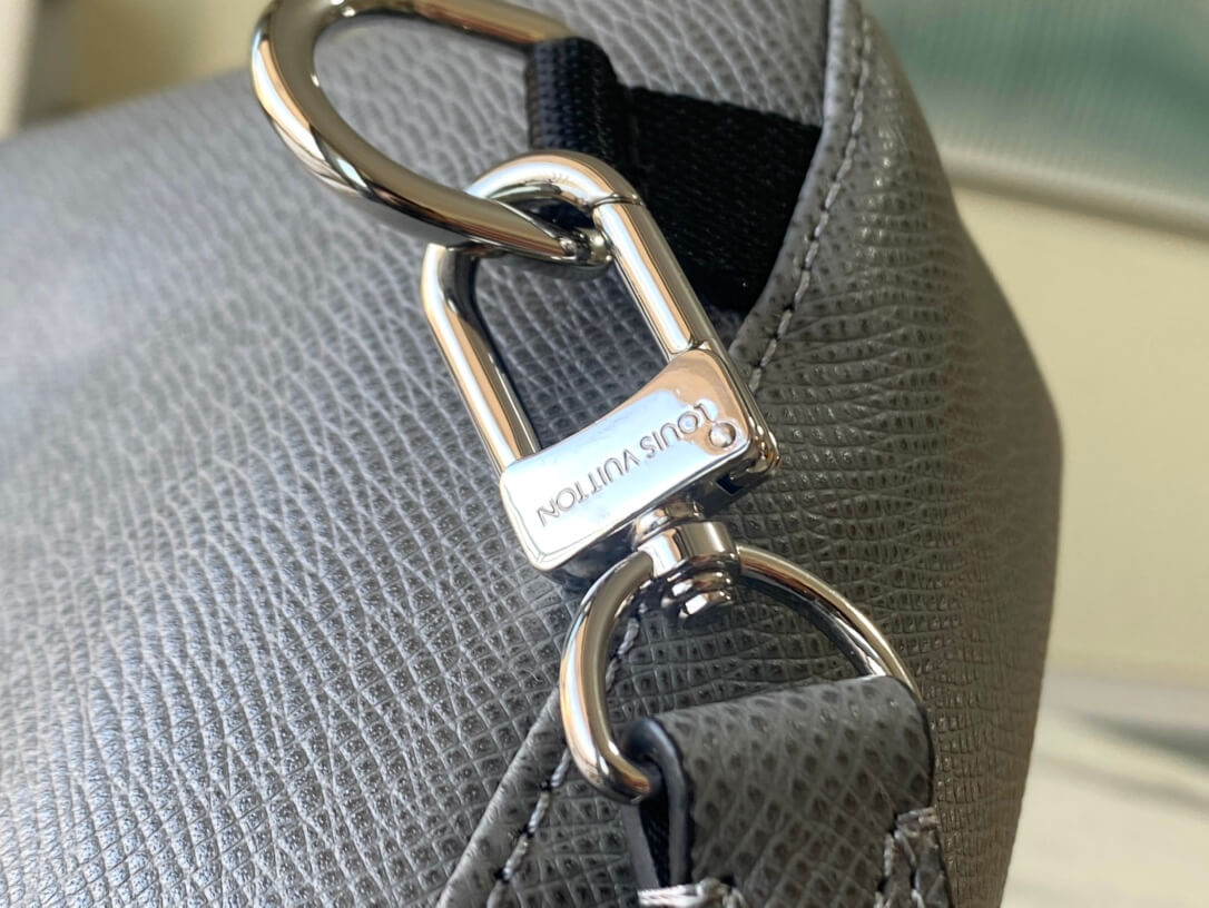 Louis Vuitton LV Taiga leather Avenue Slingbag Crossbody Backpack Bag M30860 Grey - Image 8