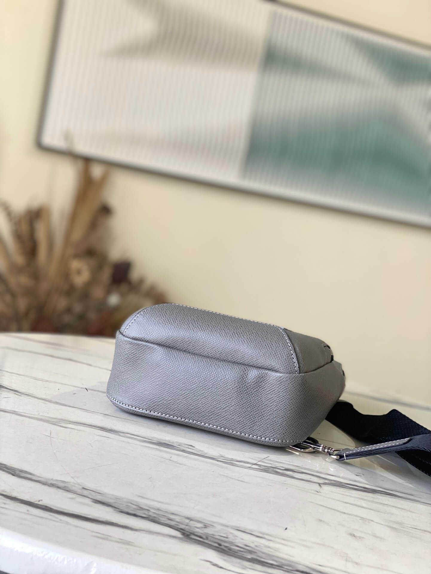 Louis Vuitton LV Taiga leather Avenue Slingbag Crossbody Backpack Bag M30860 Grey - Image 9