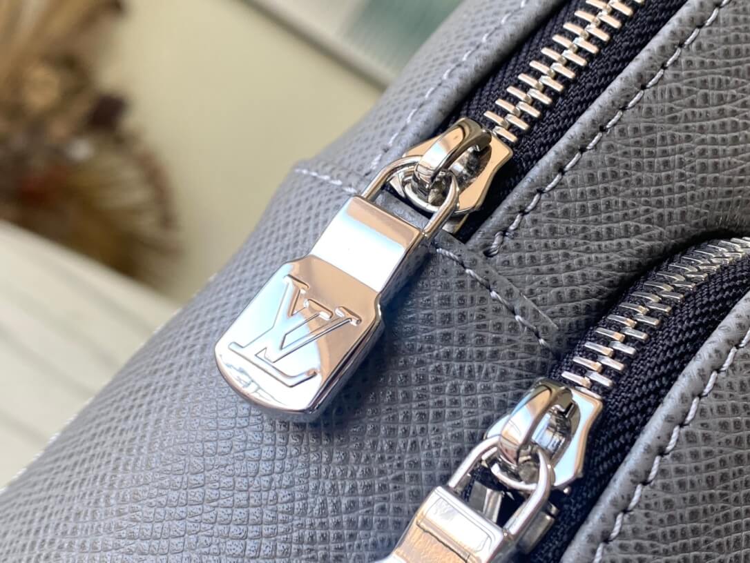 Louis Vuitton LV Taiga leather Avenue Slingbag Crossbody Backpack Bag M30860 Grey - Image 6